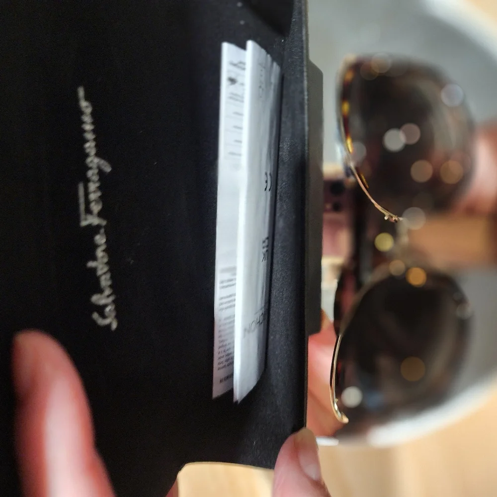 NWT Salvatore Ferragamo sunglasses authentic - Picture 7 of 8